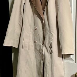 Double Breasted Trenchcoat